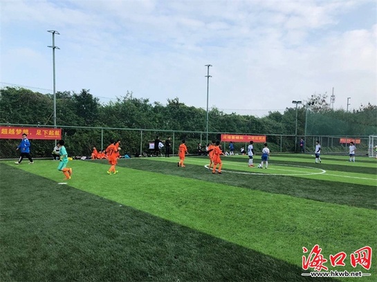 讓青春在三尺講臺(tái)綻放——記海口市金盤(pán)實(shí)驗(yàn)學(xué)校教師余婷 海口市英才小學(xué)